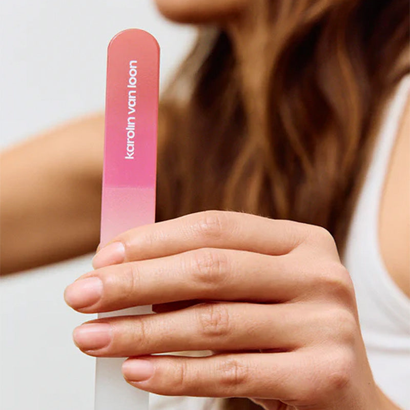 La doucher, glass nail file