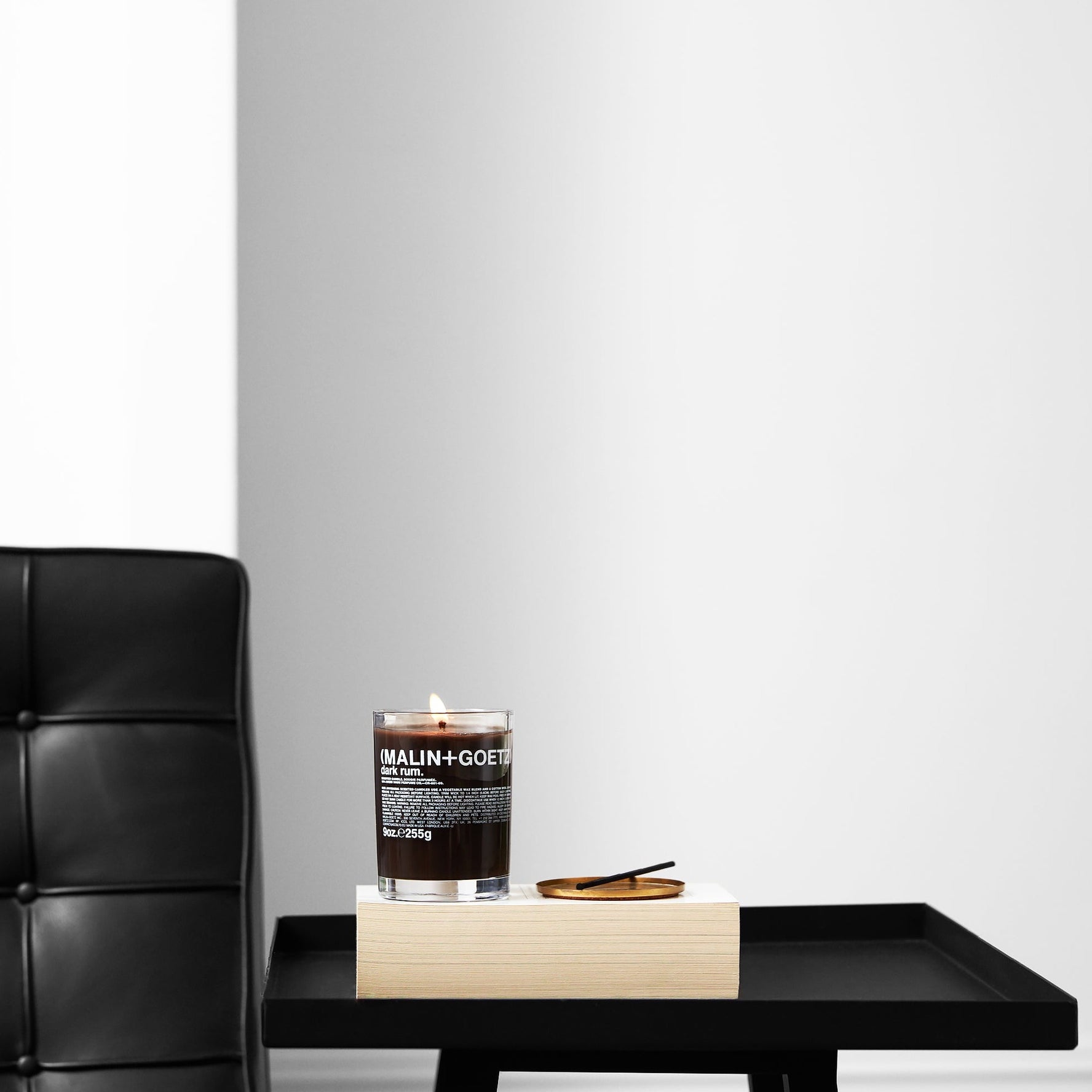 (MALIN+GOETZ) Dark Rum Candle 255g CR-601-09 891211000268 Categorie_Parfumkaarsen,Geurkaarsen,Interieur,Merk_(MALIN + GOETZ),Parfumkaarsen,Thuis Malin+Goetz Candles RETREAT