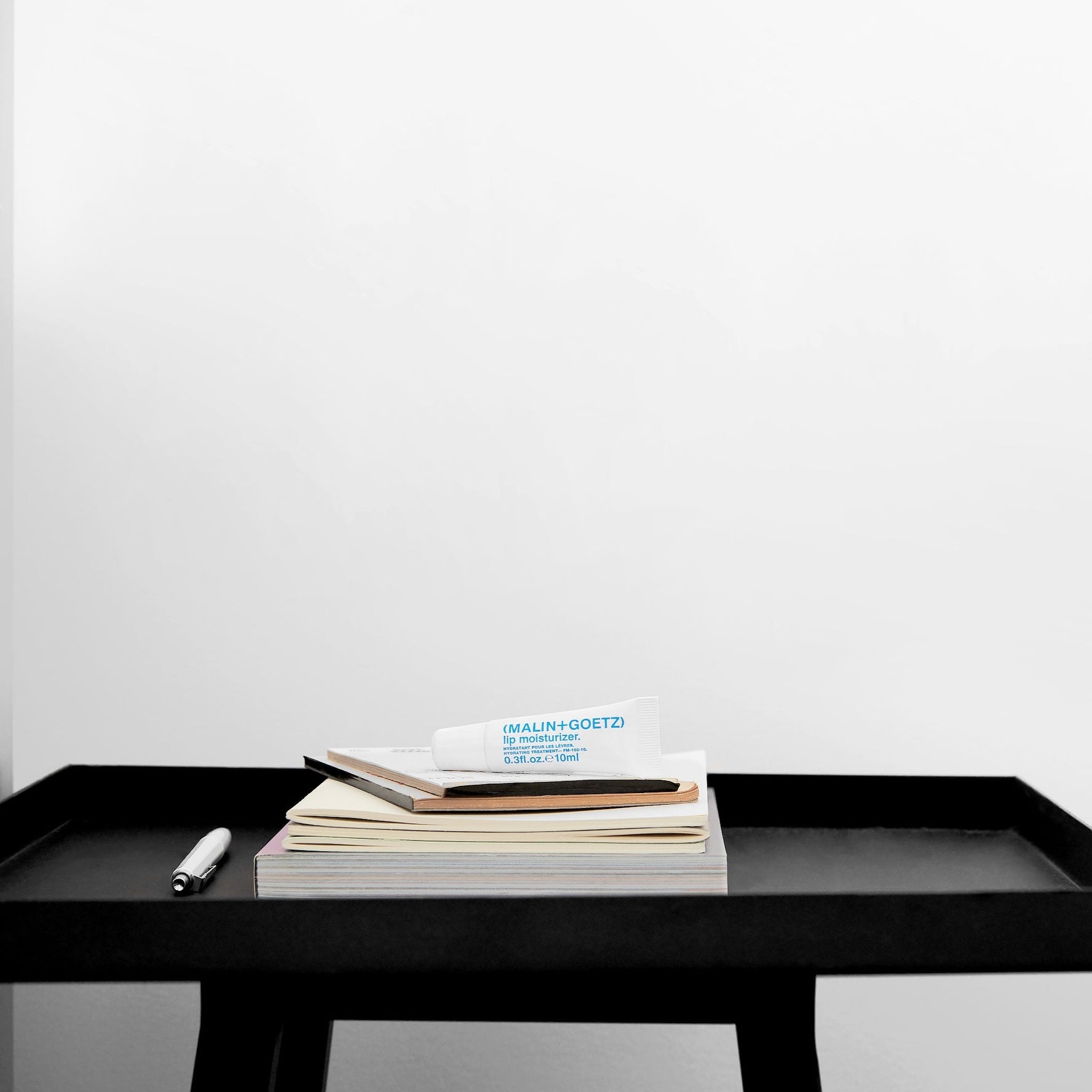 (MALIN+GOETZ) Lip Moisturizer 10ml FM-102-10 891211000114 Balsem,Gelaat,Huidverzorging,Lip verzorging,Lippen,Lipverzorging,Merk_(MALIN + GOETZ),Mondverzorging,Oog & Lip,Op Reis,Sets & Travel Malin+Goetz Lip Balms RETREAT
