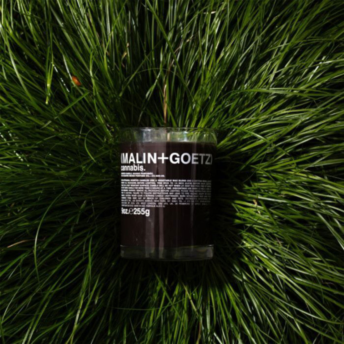 (MALIN+GOETZ) Cannabis Candle 255g CC-605-09 891211000411 Categorie_Parfumkaarsen,Geurkaarsen,Interieur,Merk_(MALIN + GOETZ),Parfumkaarsen,Thuis Malin+Goetz Candles RETREAT