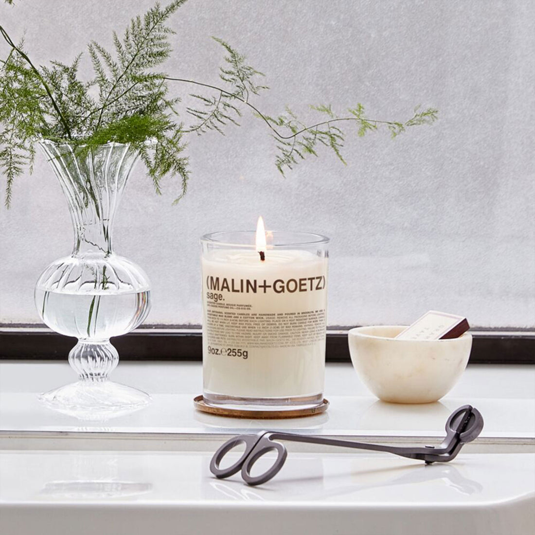 (MALIN+GOETZ) Sage Candle 255g CS-610-09 856571005926 Categorie_Parfumkaarsen,Geurkaarsen,Interieur,Merk_(MALIN + GOETZ),Parfumkaarsen,Thuis Malin+Goetz Candles RETREAT