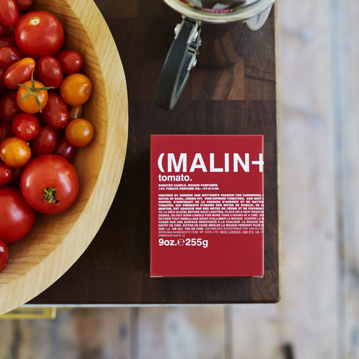 (MALIN+GOETZ) Tomato Candle 255g CT-612-09 850001835404 Categorie_Parfumkaarsen,Geurkaarsen,Interieur,Lifestyle,Merk_(MALIN + GOETZ),Parfumkaarsen Malin+Goetz Candles RETREAT