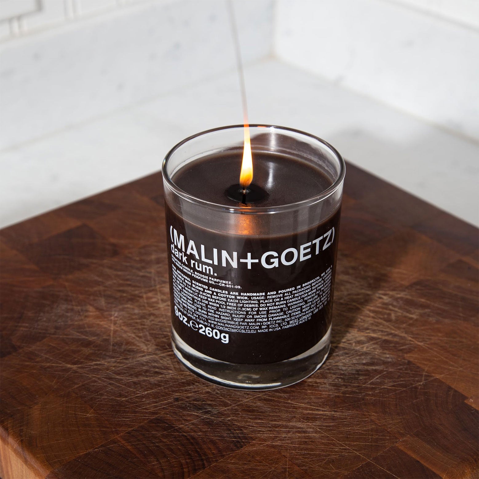 (MALIN+GOETZ) Dark Rum Candle 255g CR-601-09 891211000268 Categorie_Parfumkaarsen,Geurkaarsen,Interieur,Merk_(MALIN + GOETZ),Parfumkaarsen,Thuis Malin+Goetz Candles RETREAT
