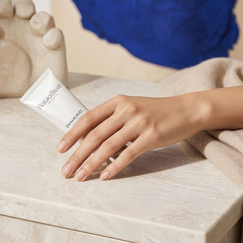 Natura Bissé Diamond Luminous Perfecting Hand Cream 75ml 32A236 8435624504818 Handcreme,Handverzorging,Lichaam Natura Bissé Lotions & Moisturizers RETREAT