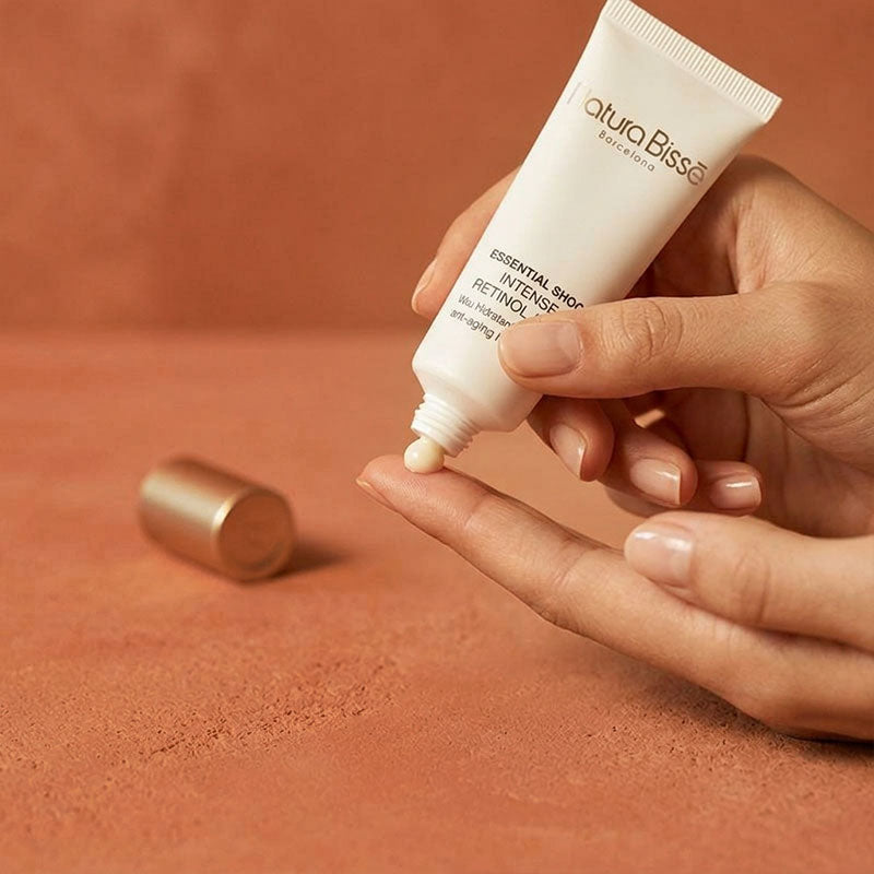 Natura Bissé Essential Shock Intense Retinol Fluid 50ml 31A229 8436534716001 Gezicht,Nachtserum,Nachtverzorging,Oogserum,Oogverzorging,Serum Natura Bissé Anti-Aging Skin Care RETREAT