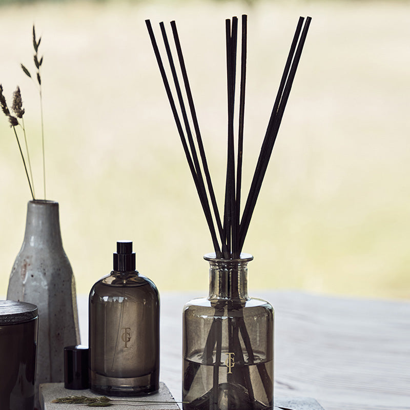 Manor Reed Diffuser Bottle 200ml SAM-RSB-N0-N0GA Accessoires,Accessoires & Tools,Categorie_Tools & Accessoires,Collectie_Burlington,Interieur,merk_True Grace,Tools & Accessoires True Grace Home Fragrances RETREAT