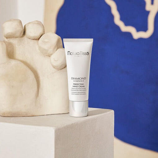 Natura Bissé Diamond Luminous Perfecting Hand Cream 75ml 32A236 8435624504818 Handcreme,Handverzorging,Lichaam Natura Bissé Lotions & Moisturizers RETREAT