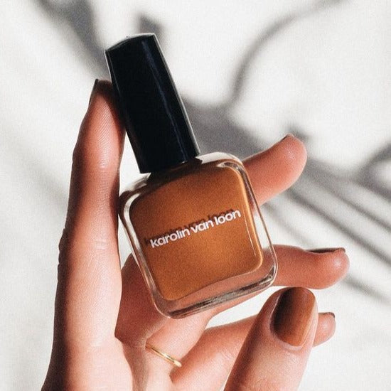 Karolin van Loon Tulipe Rouge 15ml NP 10 TULIPE ROUGE 8720726567152 Make-up,nagellak,Nagels Karolin van Loon Nail Polishes RETREAT